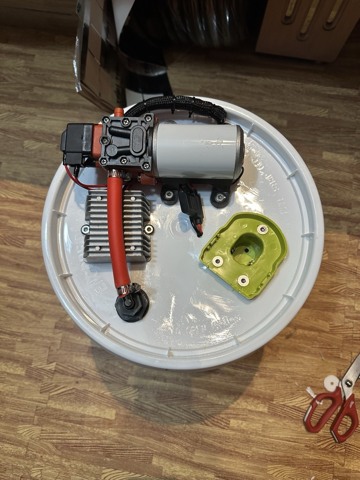 5 Gallon Bucket Lid Sprayer (Paver Sealing, Pressure Washing, Pest, DIY, ETC.)